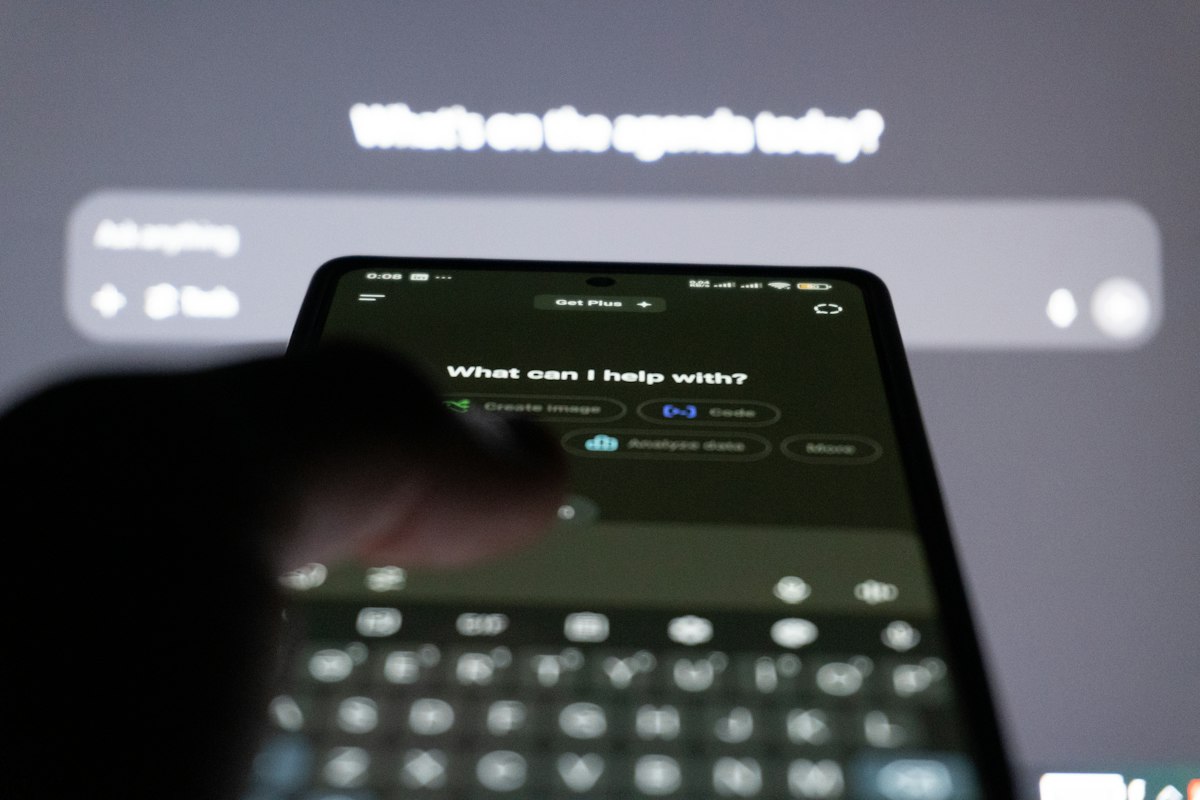 Launch of an AI Assistant That Understands Arabic Dialects