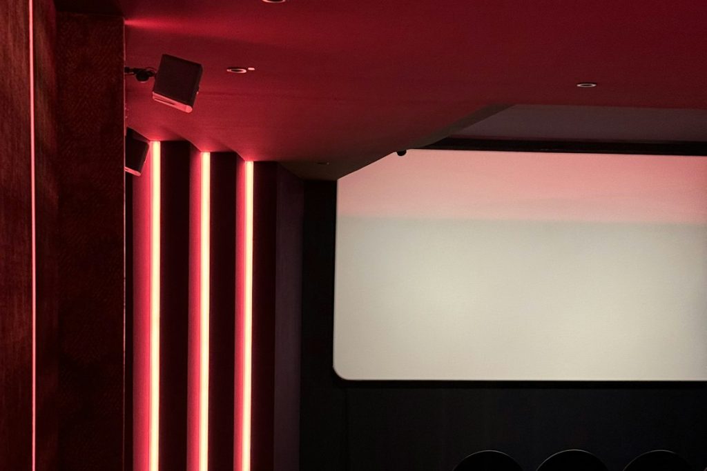 سينما قديمة تعود للحياة بعروض مجانية