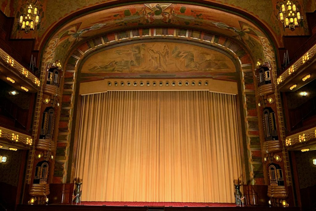 New Theater Season Featuring Shows from 8 Countries