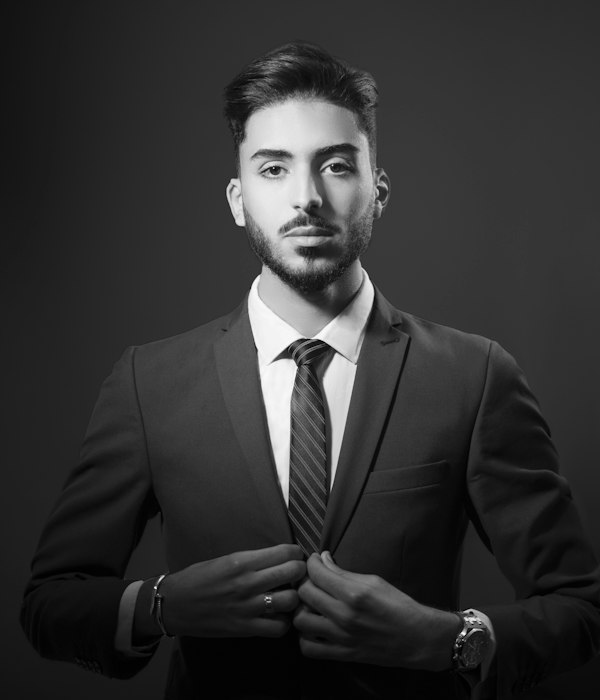 من نحن